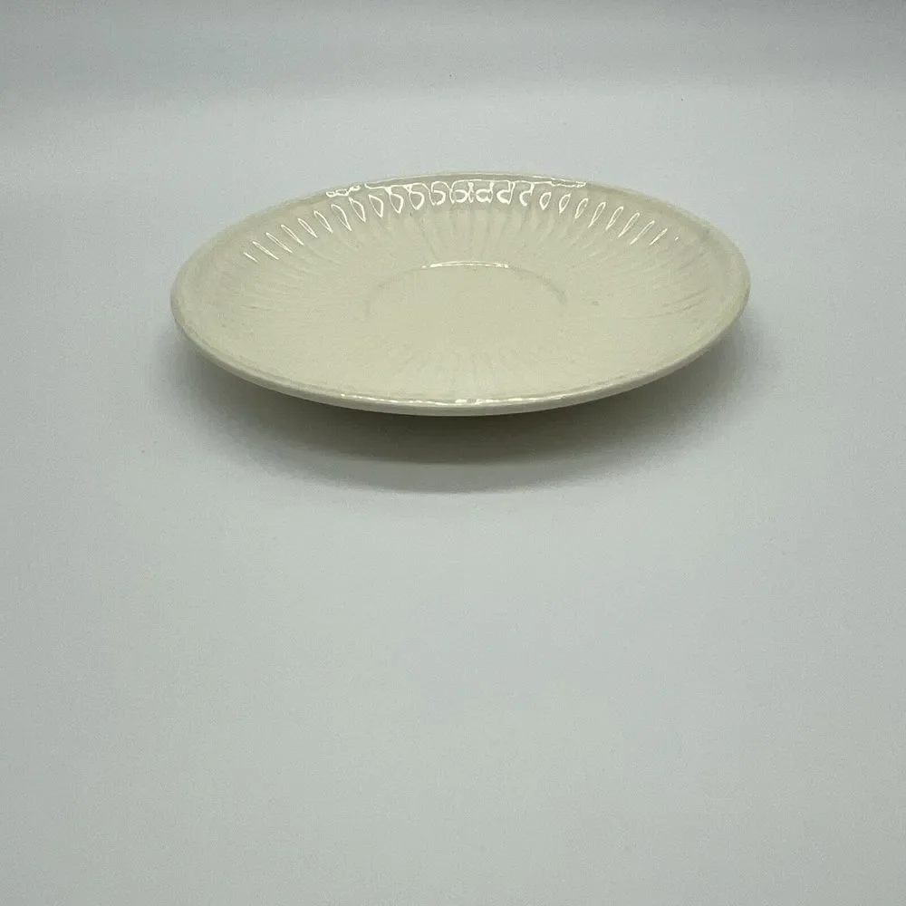 Wedgwood Edme Off-White Ribbed Rim Saucer in Excellent Used‎ Condition 5 1/2
